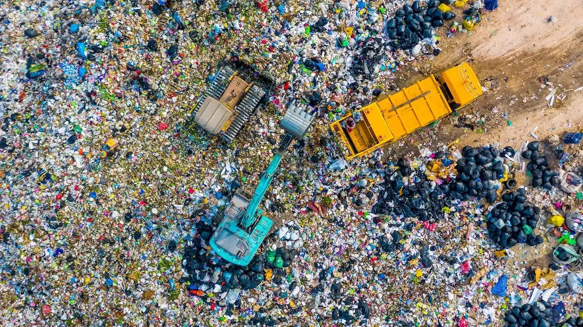 Warehouse operations with packaging waste destined for composting